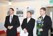 Teuvan kunnan puolesta tervehdystä toivat Esko Lehtimäki, Teijo Toivonen sekä Veli Nummela.