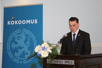 Teuvan Kokoomus ry:n puheenjohtaja Jukka Leppäniemi avasi juhlan puheellaan ja tervetulotoivotuksellaan.