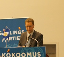 Teuvan kunnan tervehdyksen toi Veli Nummela