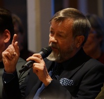 Yleisöstä saatiin kiperiä kysymyksiä edustaja ehdokkaille 